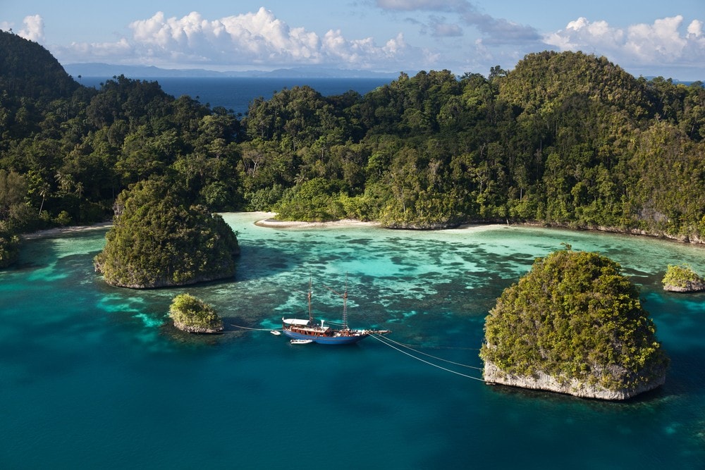 20 Most Amazing Places to Visit Before You Die - Raja Ampat