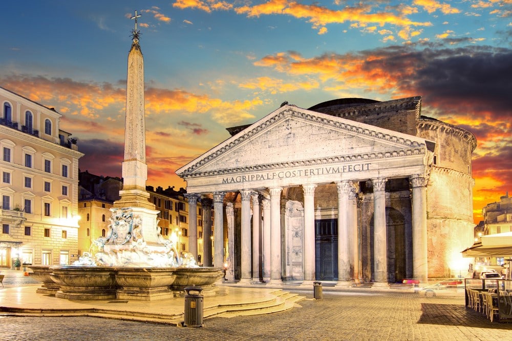 Things you should do in Italy Hide in the Pantheon