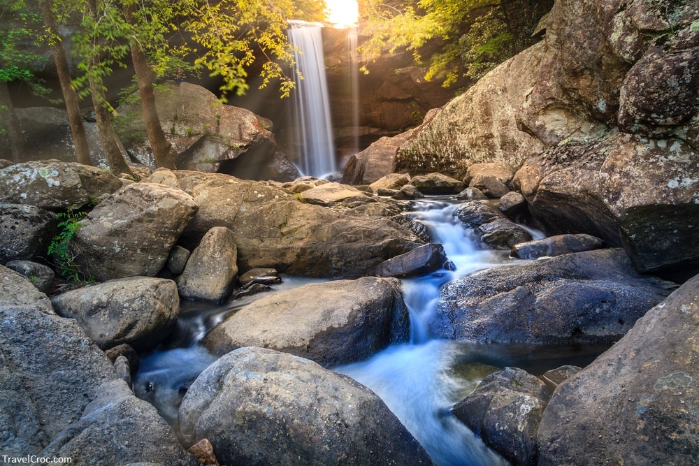Eagle Falls in Cumberland Falls State Resort Park - Waterfall hikes in Kentucky
