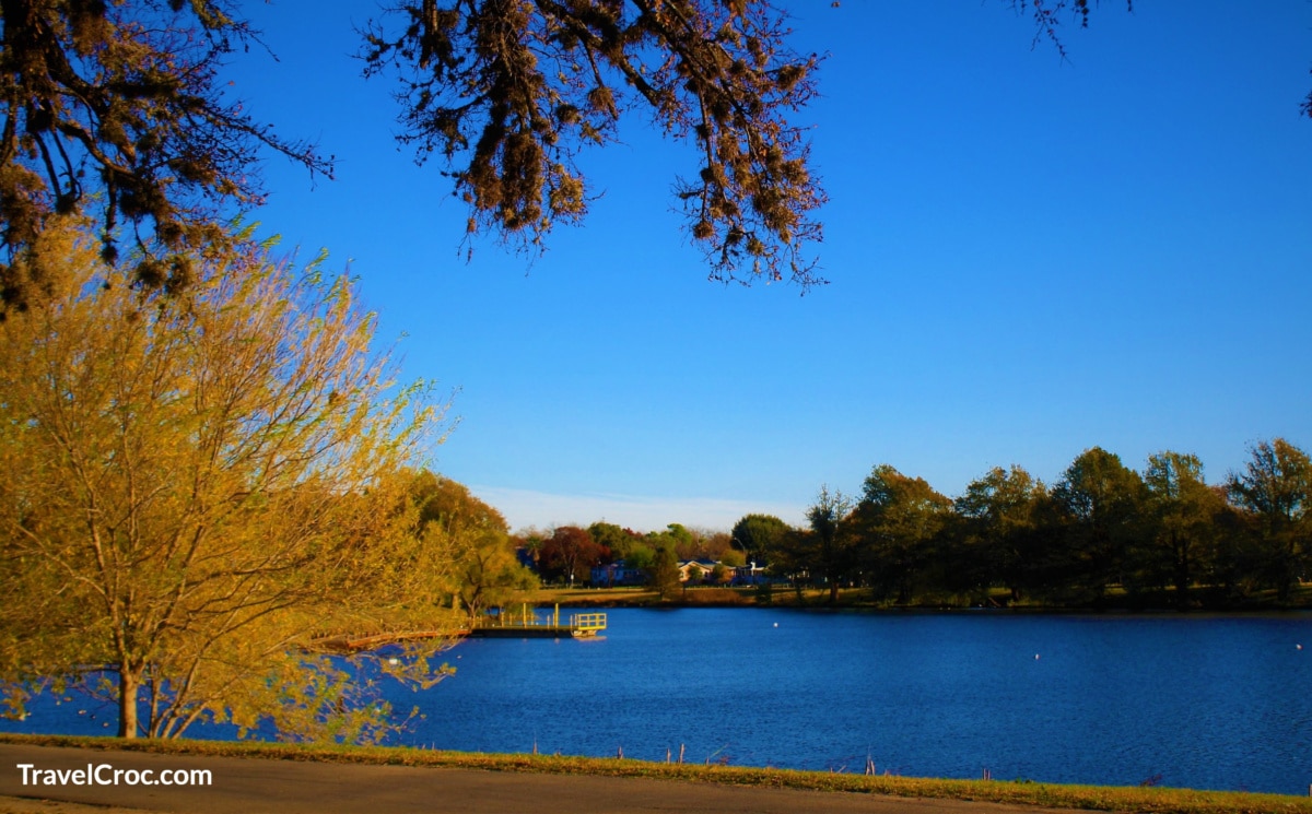 A beautiful morning at Woodlawn Lake Park in San Antonio