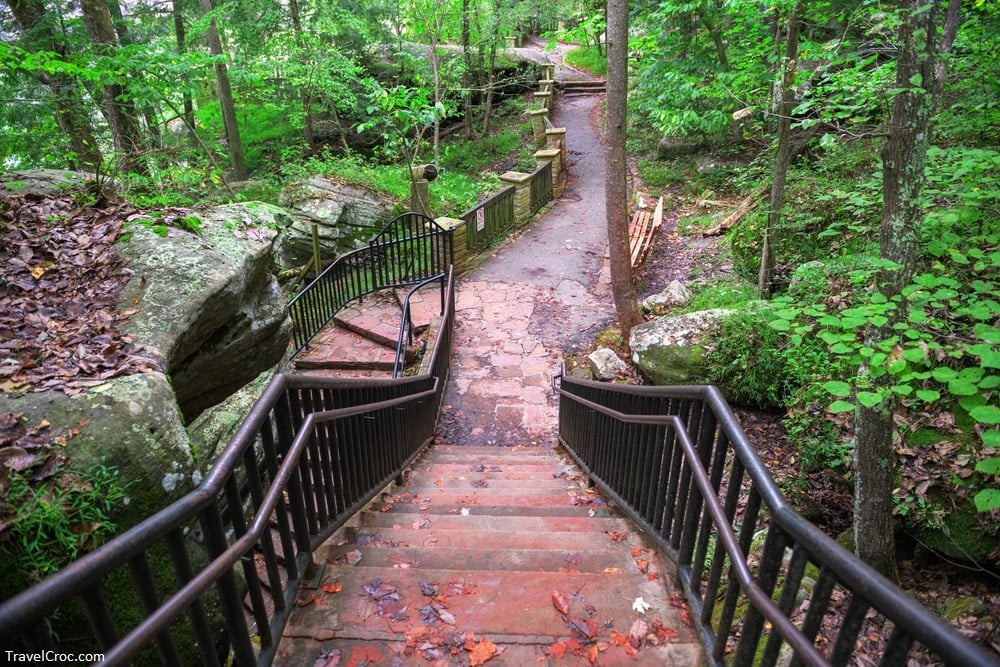 Hiking trails in Kentucky - Cumberland Falls State Resort Park, Kentucky, USA.