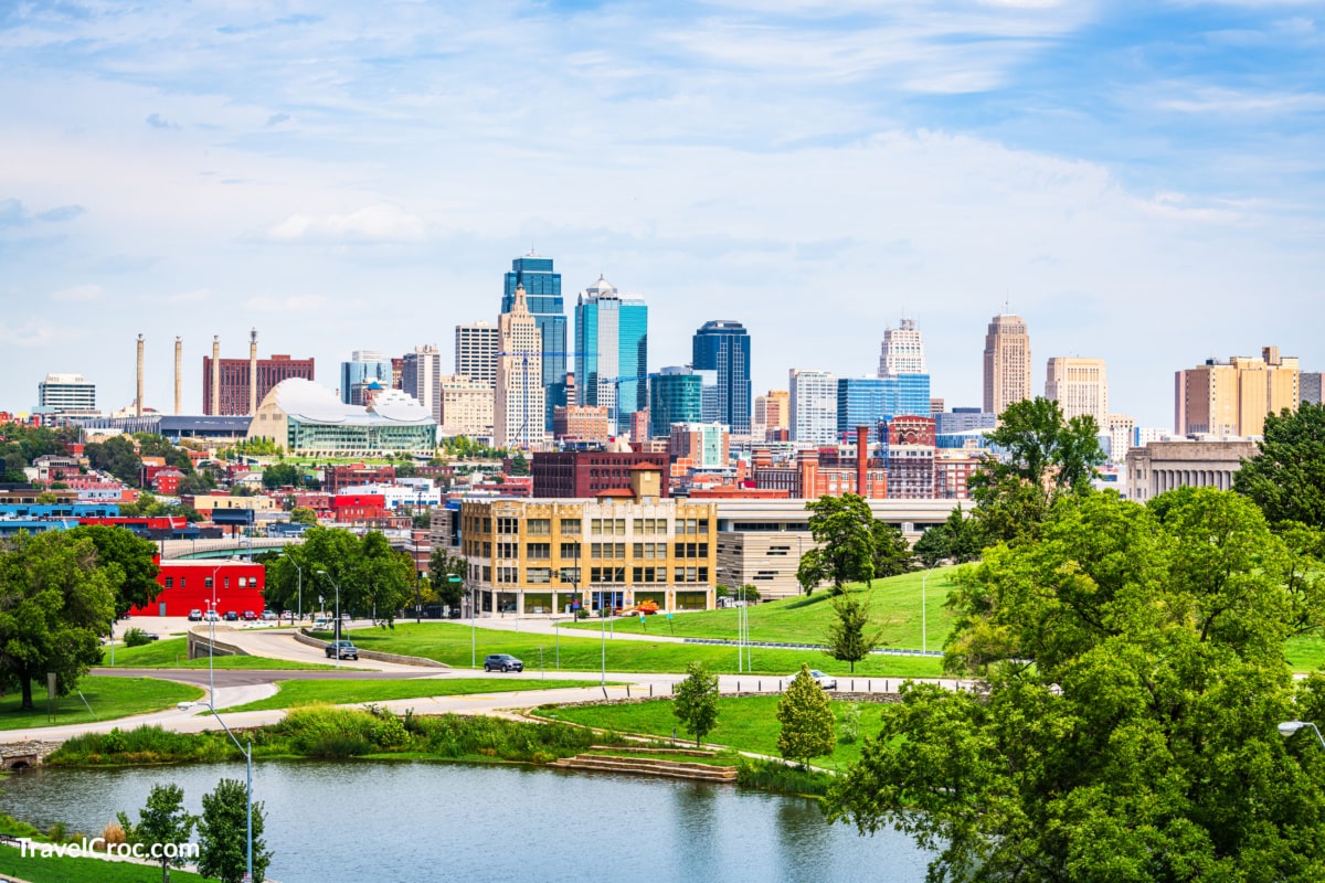 Kansas City, Missouri, USA downtown city skyline and park in the daytime.