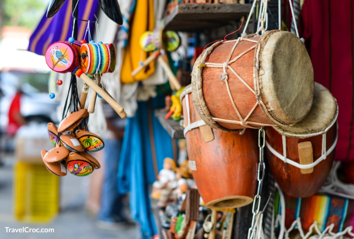 Best time to visit Panama and go to Market of souvenirs