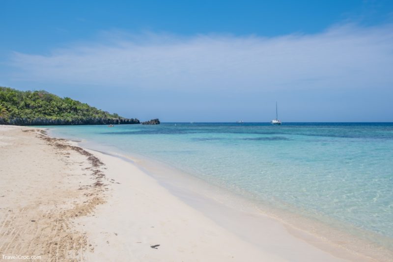 Beautiful beach and warm crystal clear water of West Bay Roatan Honduras - Sandy Bay Roatan