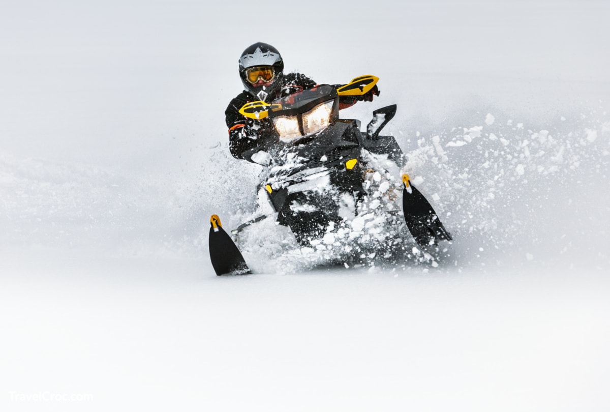 Things to do in Utah in winter - snowmobiling.