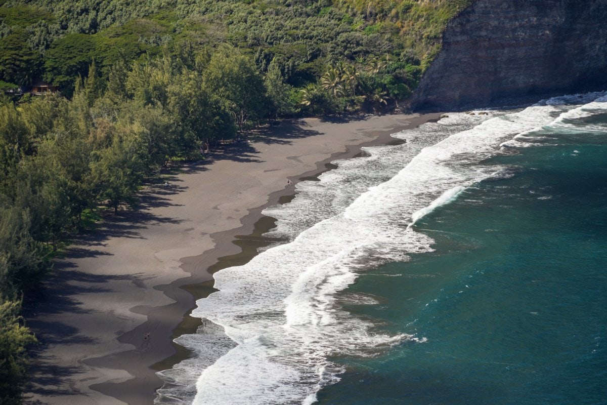 Best beaches big island Hawaii - Waipi'o Black Sand Beach